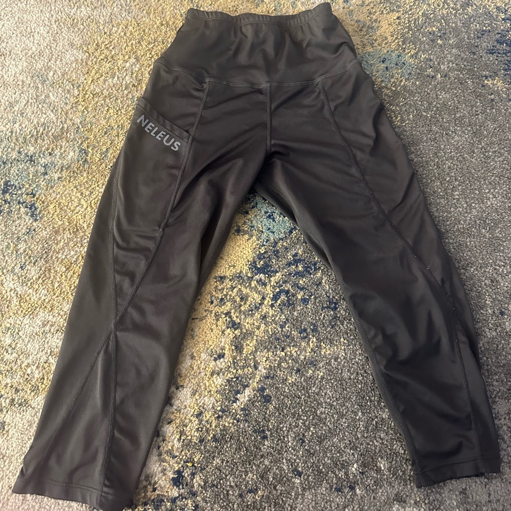 NELEUS Grey Cropped  Athletic Leggings